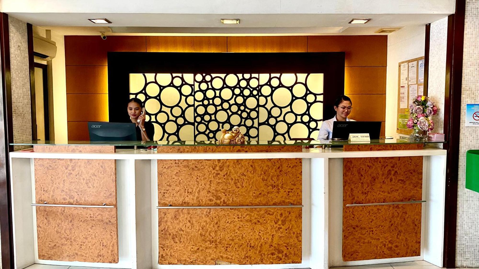 Circle Inn Hotel&Suites Bacolod Exterior foto